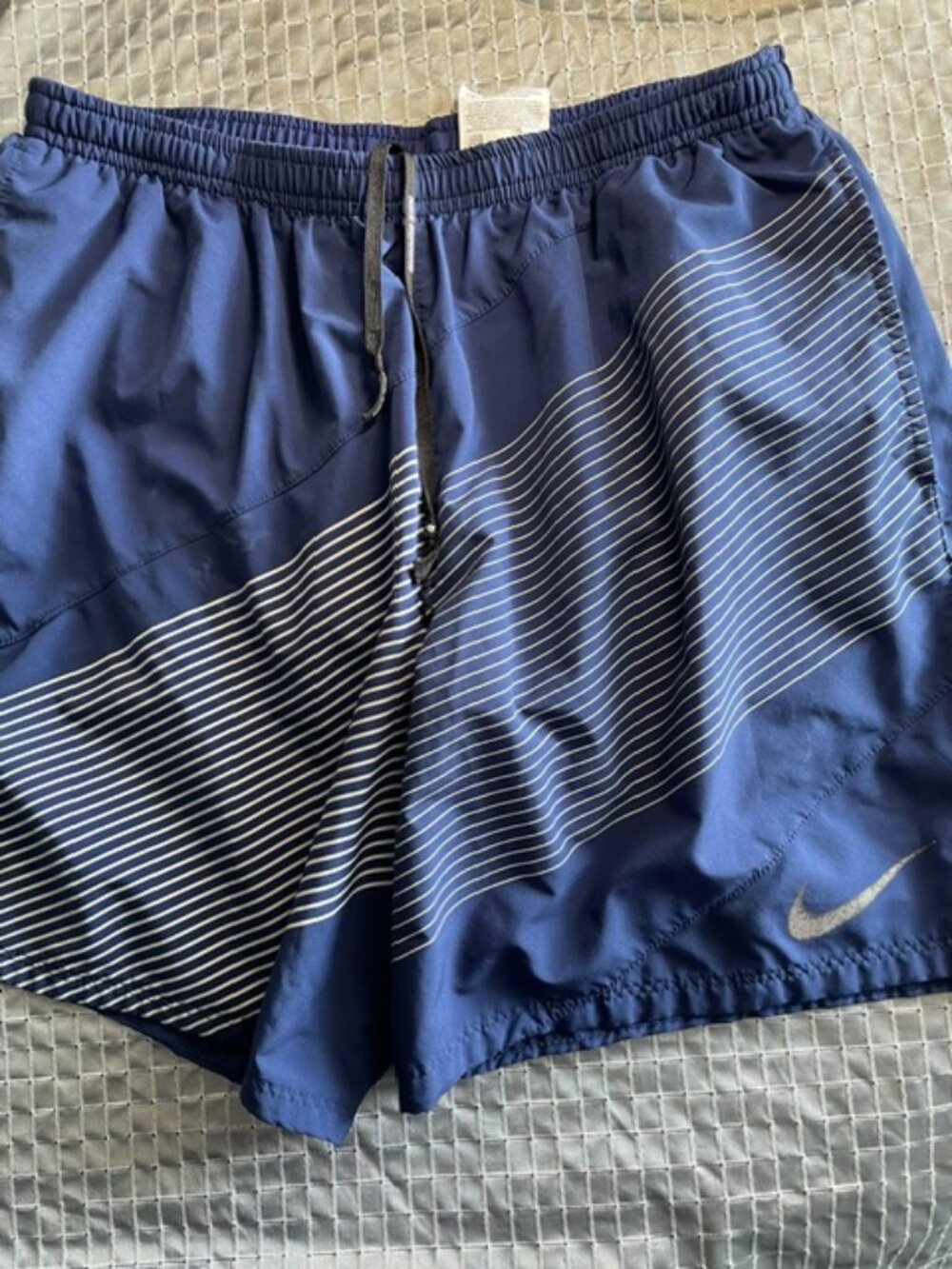Nike shorts size L